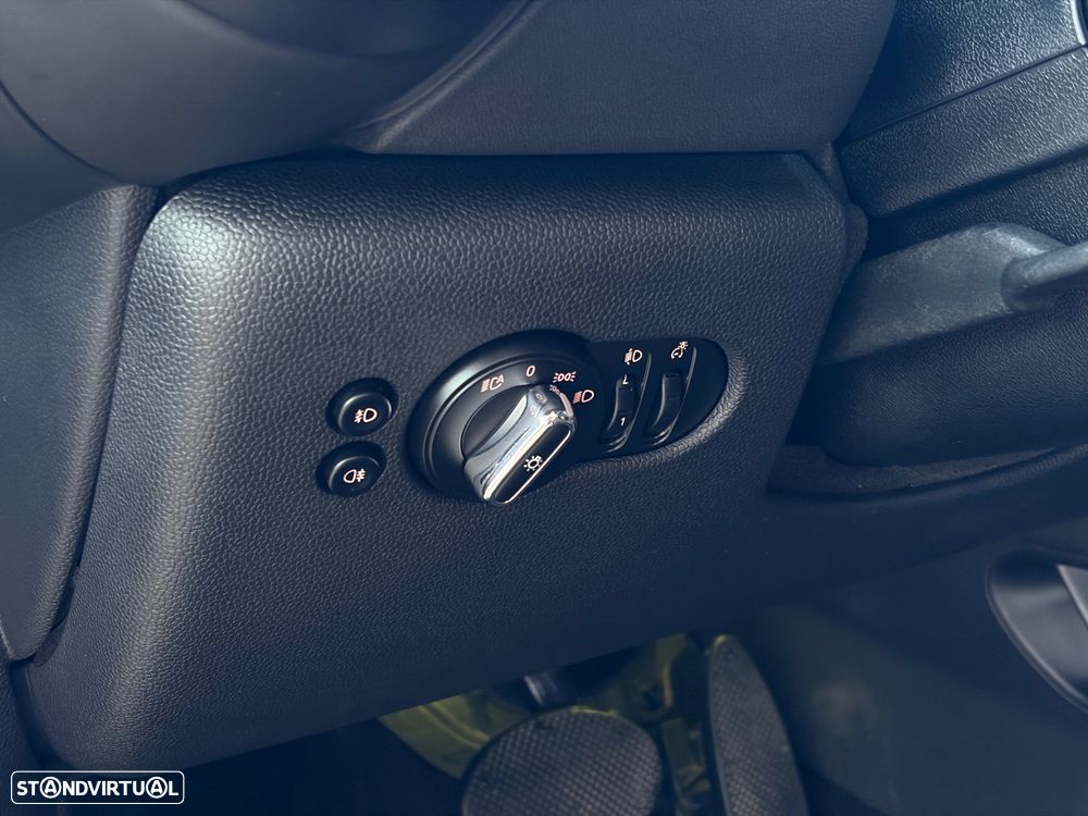MINI 3 Portas Cooper D Aut. 60 Years Chili - 23