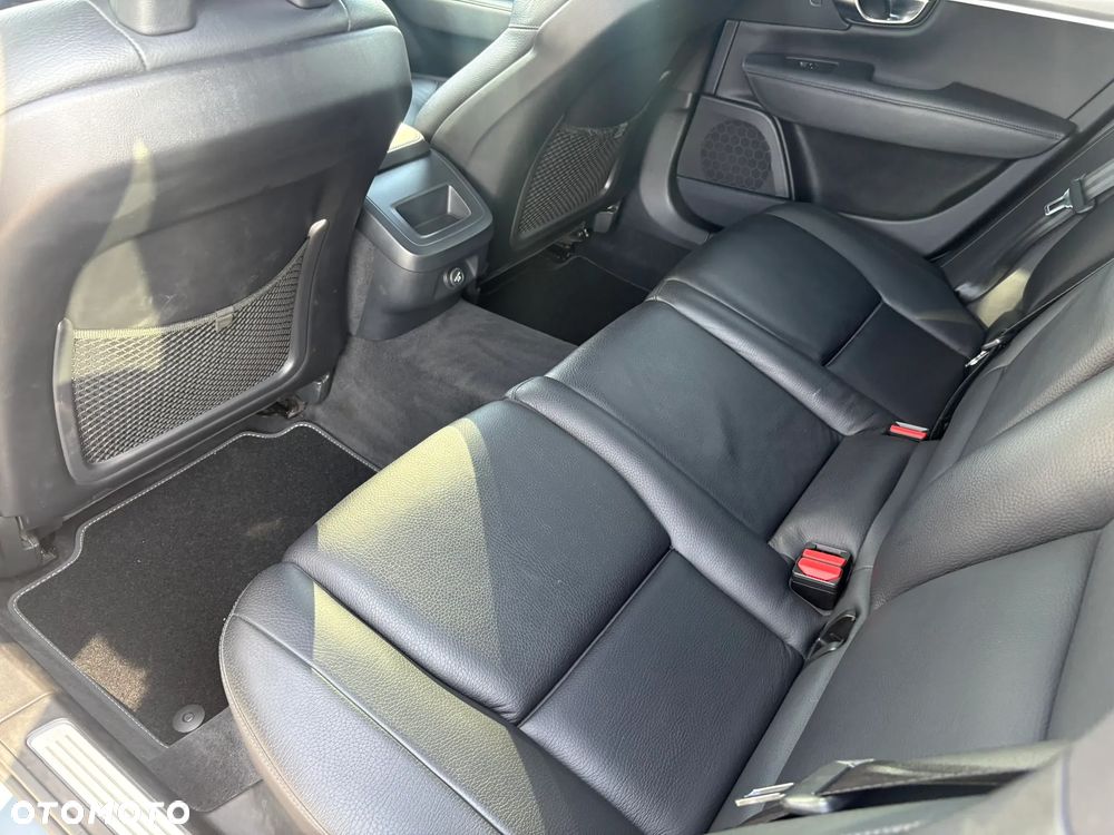 Volvo V90 D4 Momentum - 25