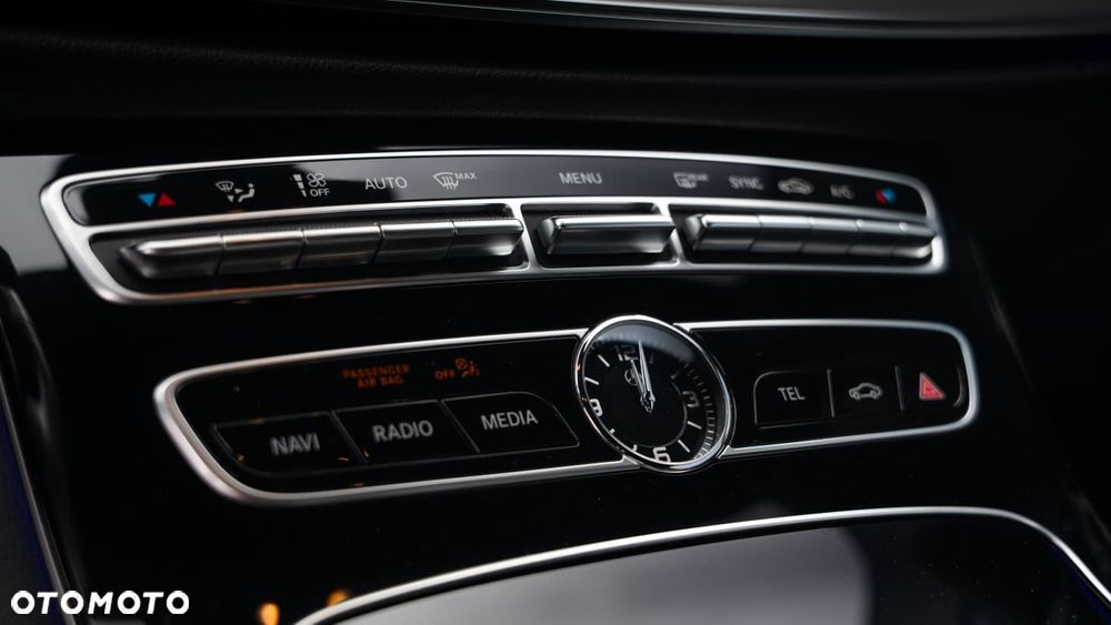 Mercedes-Benz Klasa E 200 9G-TRONIC AMG Line - 20