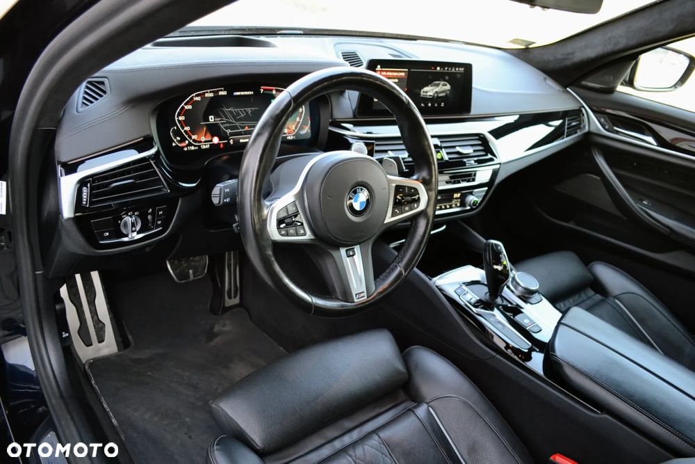 BMW Seria 5 M550i xDrive sport - 21