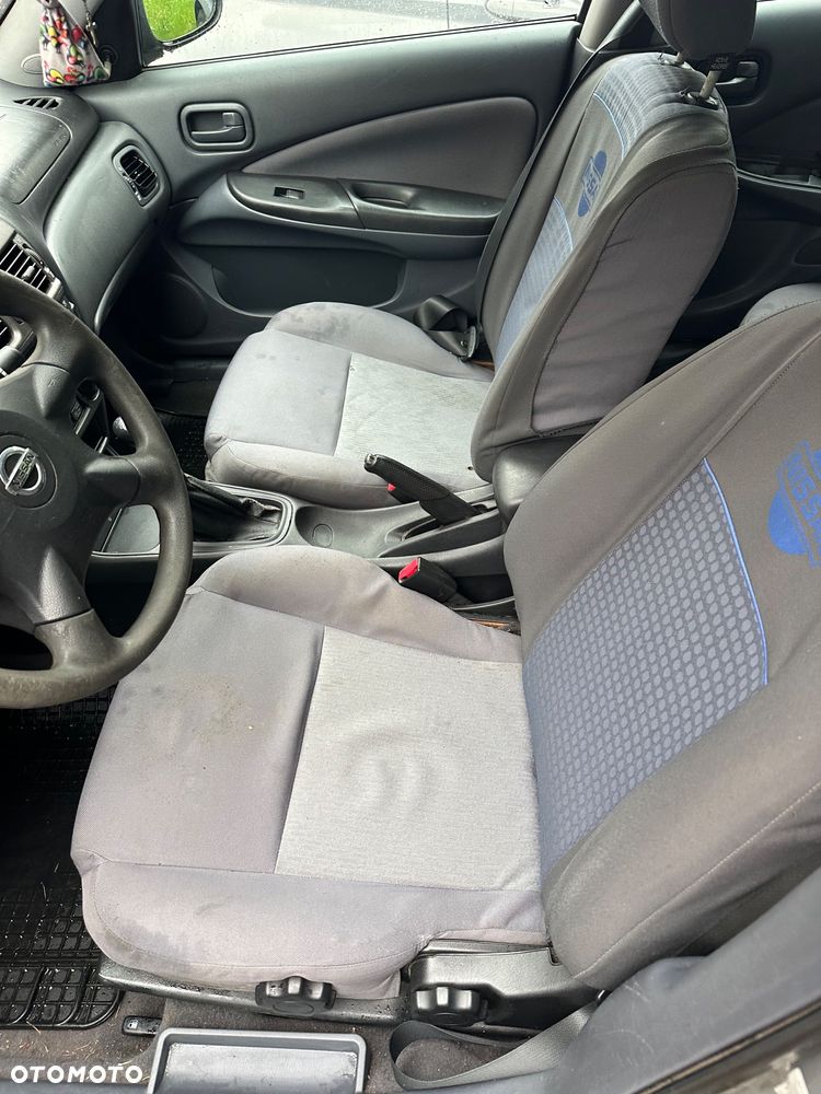 Nissan Almera 1.5 Base - 10