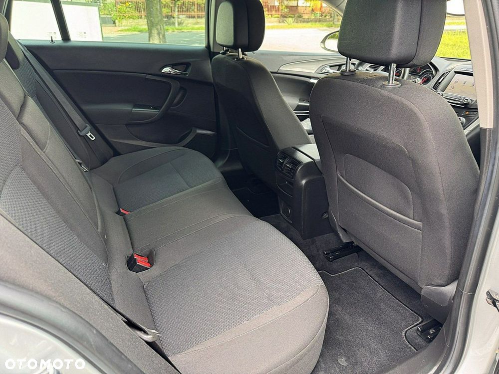 Opel Insignia - 12