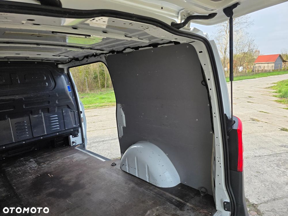 Mercedes-Benz Vito 447 klima Tempomat 145700 km long silnik 2,2 vivaro trafic custom - 16