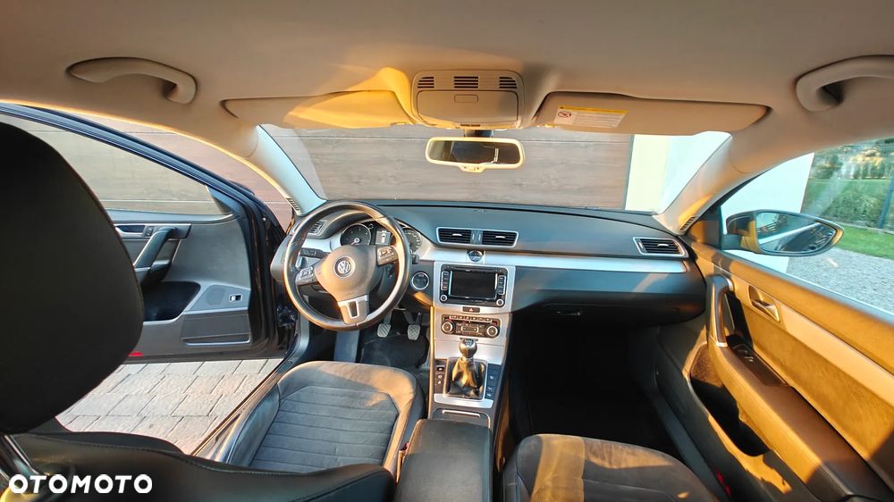 Volkswagen Passat 2.0 TDI DPF Highline - 15