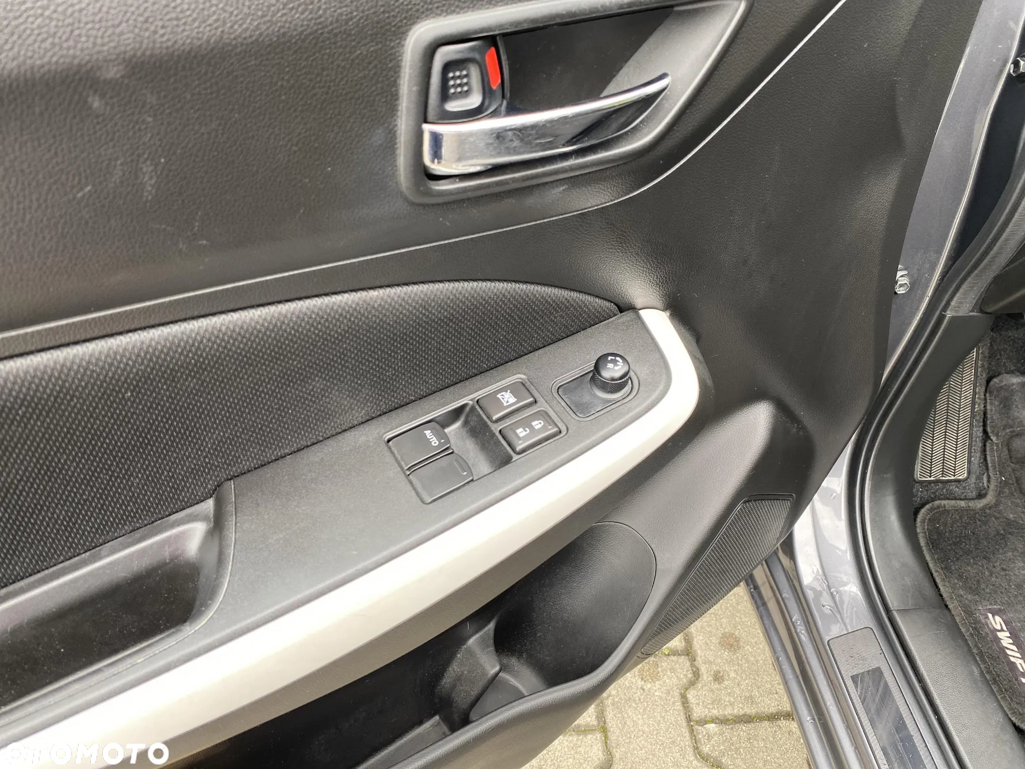 Suzuki Swift 1.2 SHVS Premium Plus - 10