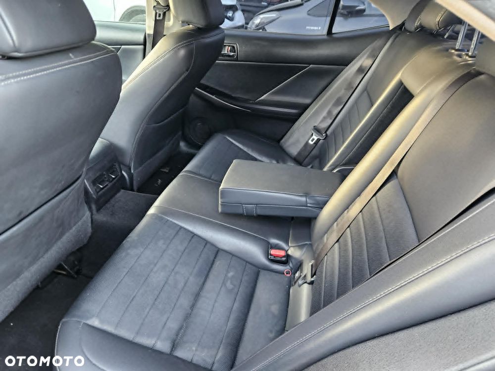 Lexus IS 300h Prestige EU6 - 12