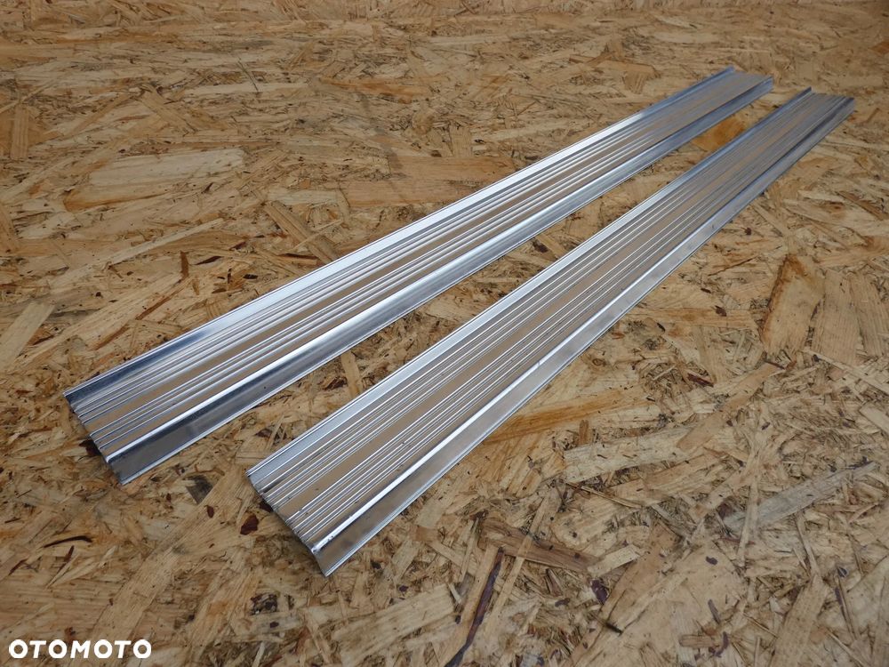 BMW E24 LISTWA CHROM PRAWA LEWA