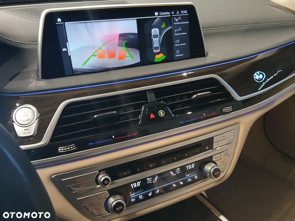 BMW Seria 7 740i - 19