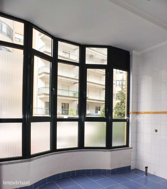 Apartamento T2 com varanda e garagem em Viseu - Grande imagem: 4/11