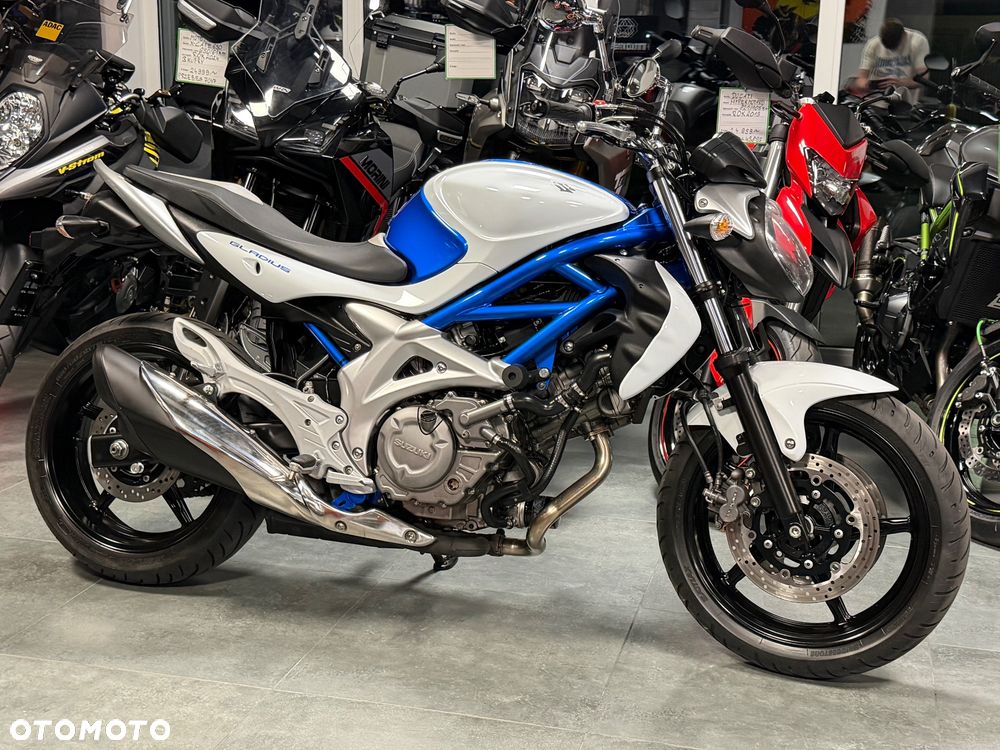 Suzuki Gladius - 1