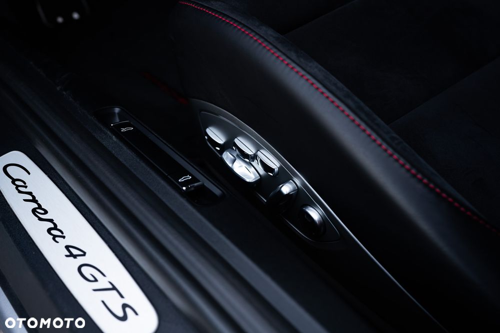 Porsche 911 Carrera 4 GTS PDK - 16