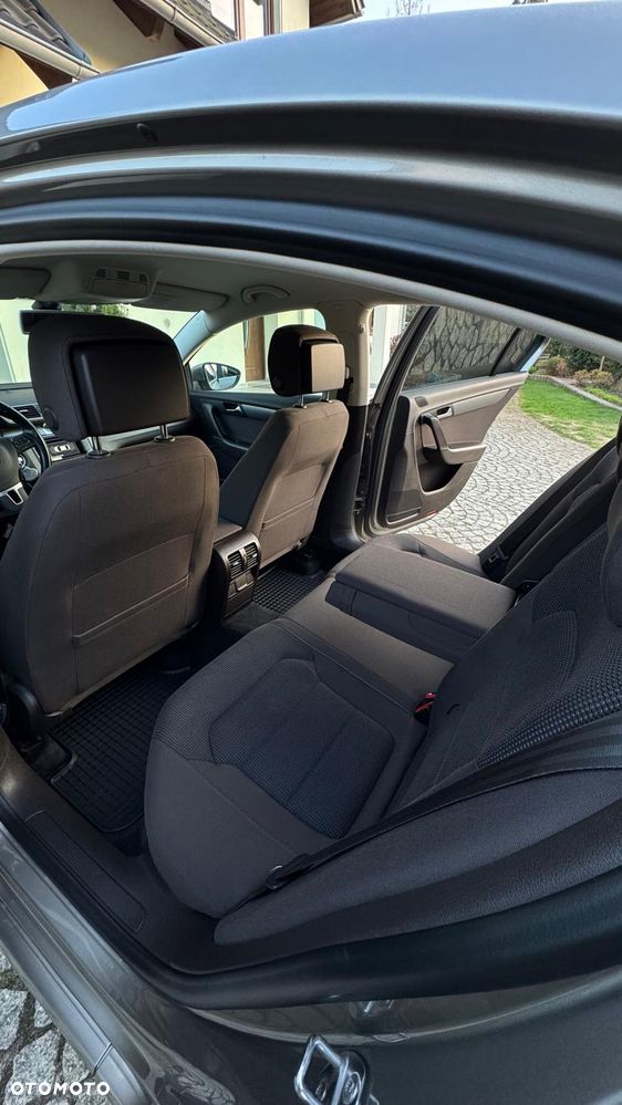 Volkswagen Passat 2.0 TDI Comfortline - 6