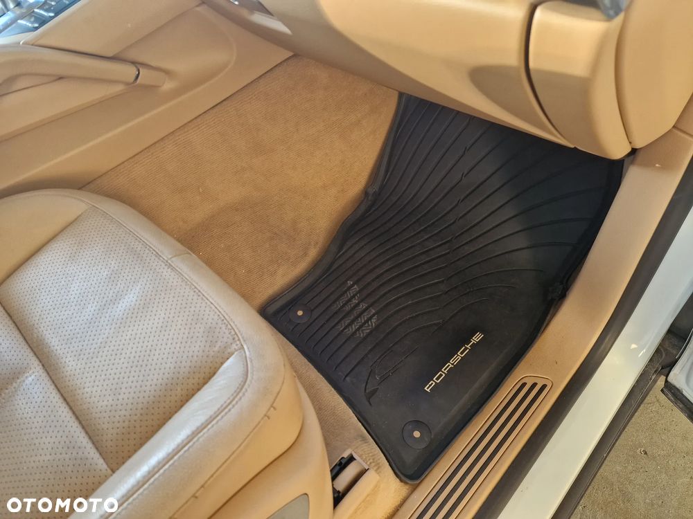 Porsche Cayenne - 25