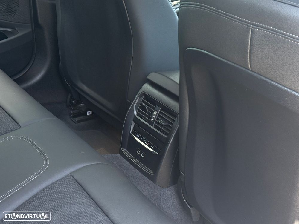 BMW 330 e Pack M Auto - 8