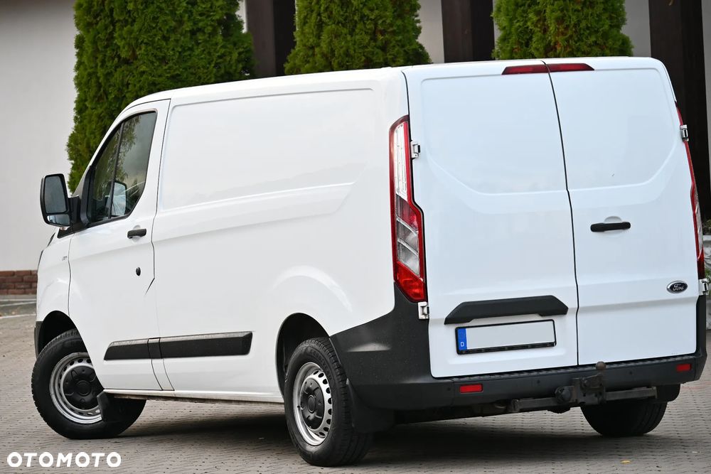 Ford TRANSIT CUSTOM - 23