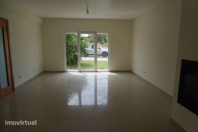Moradia T3 em Azeitão (condomínio privado com jardim e garagem) - Grande imagem: 2/24