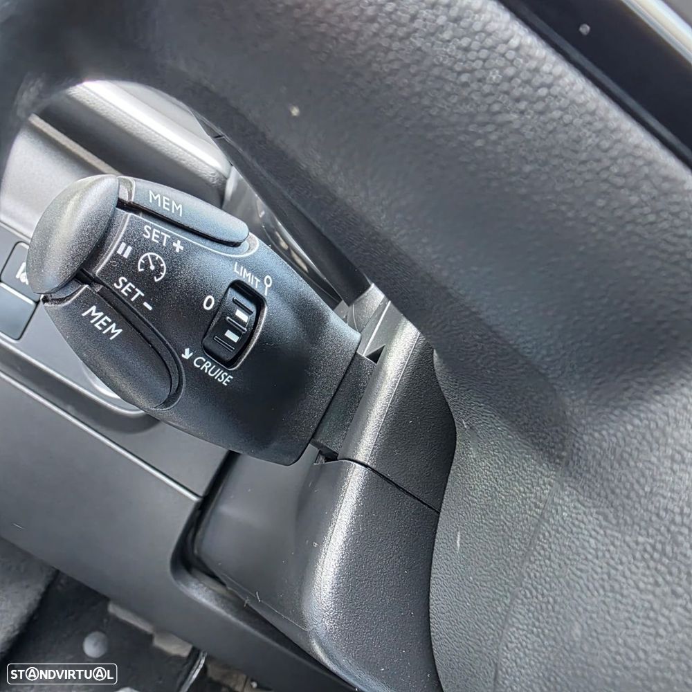 Citroën C3 1.2 PureTech Feel EAT6 - 23