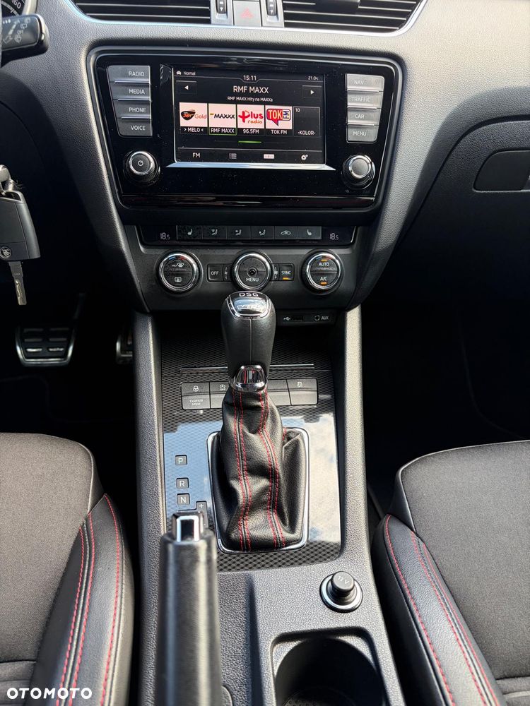 Skoda Octavia 2.0 TDI DSG RS - 25