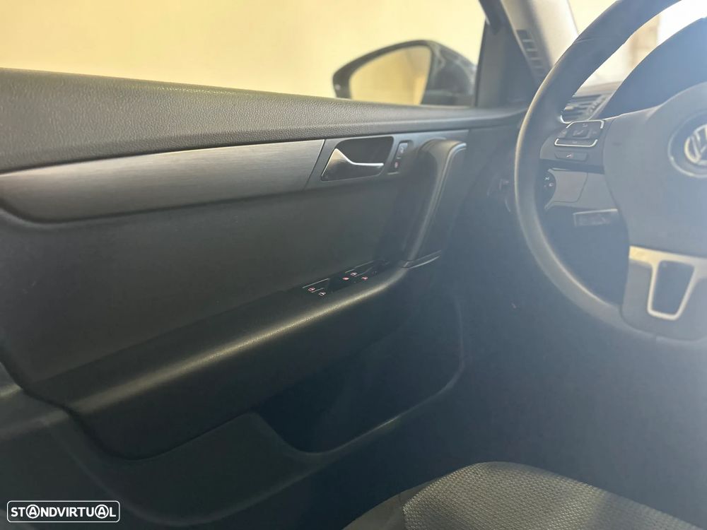 VW Passat 2.0 TDI BlueMotion Trendline - 15