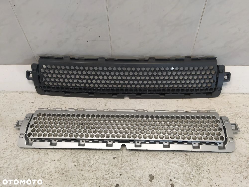 LAND ROVER DEFENDER II L663 GRILL ATRAPA CHŁODNICY ORYGINAŁ - 2