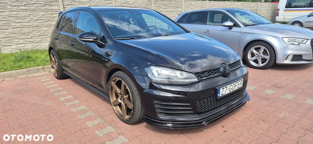 Volkswagen Golf - 2