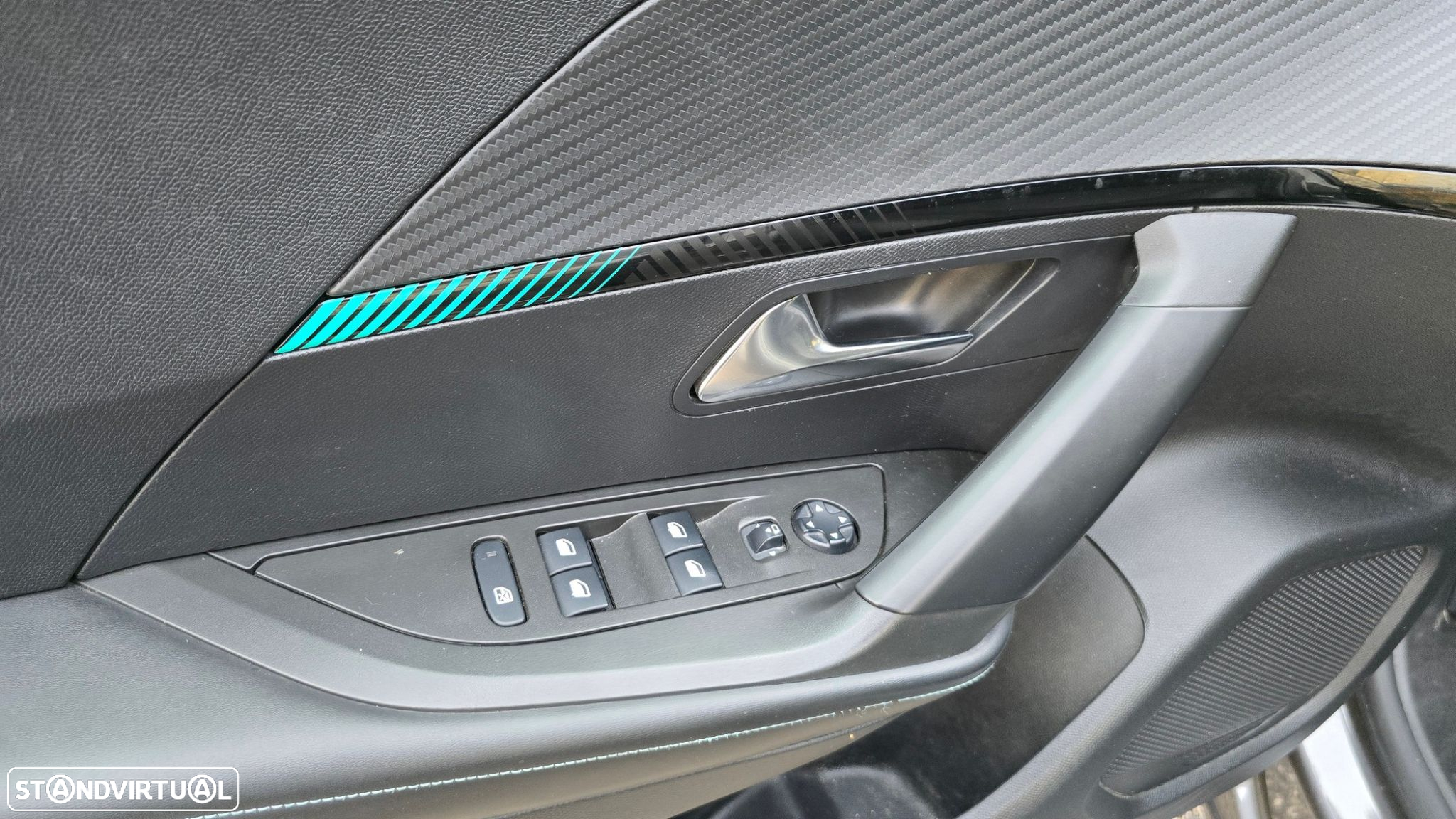 Peugeot 2008 - 8