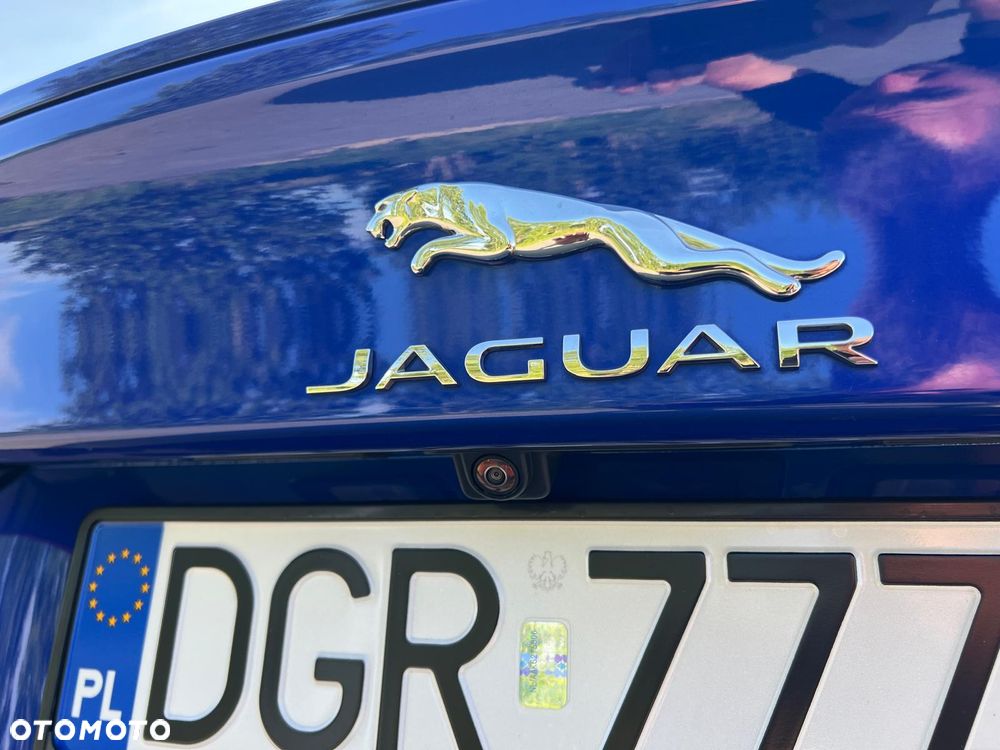 Jaguar XE 2.0 T Prestige - 9