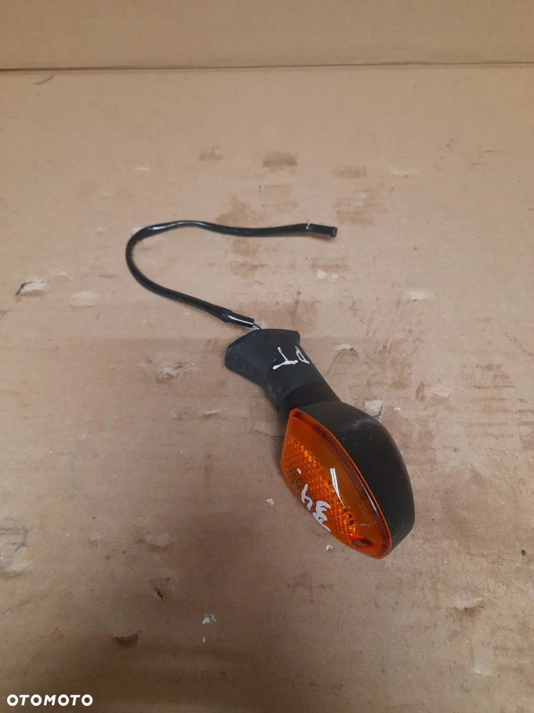 Suzuki GSR 750 Kierunkowskaz prawy tył - 3