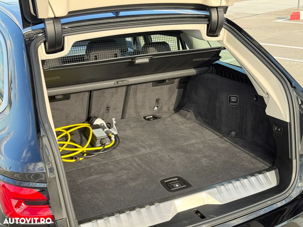 BMW Seria 5 530e xDrive Touring Aut. Luxury Line - 29