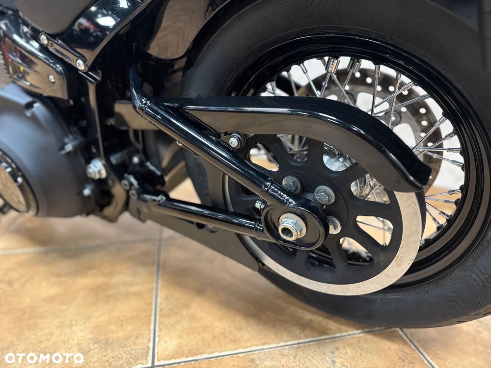 Harley-Davidson Softail Street Bob - 4