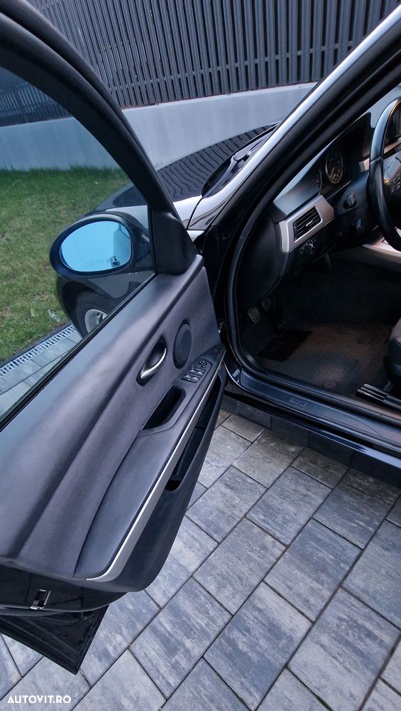 BMW Seria 3 320i - 3