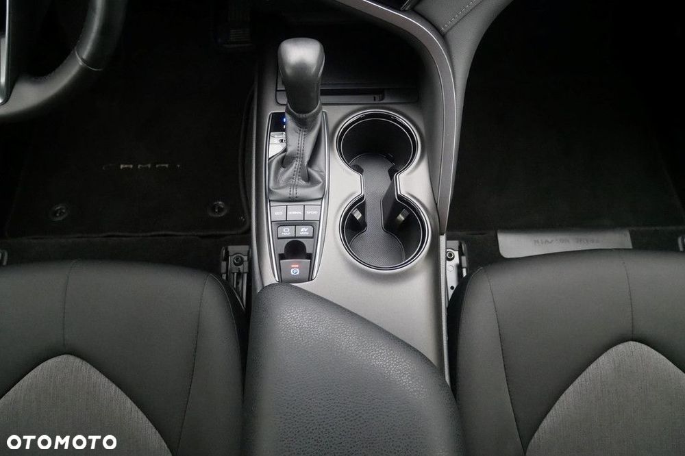 Toyota Camry 2.5 Hybrid Comfort CVT - 11