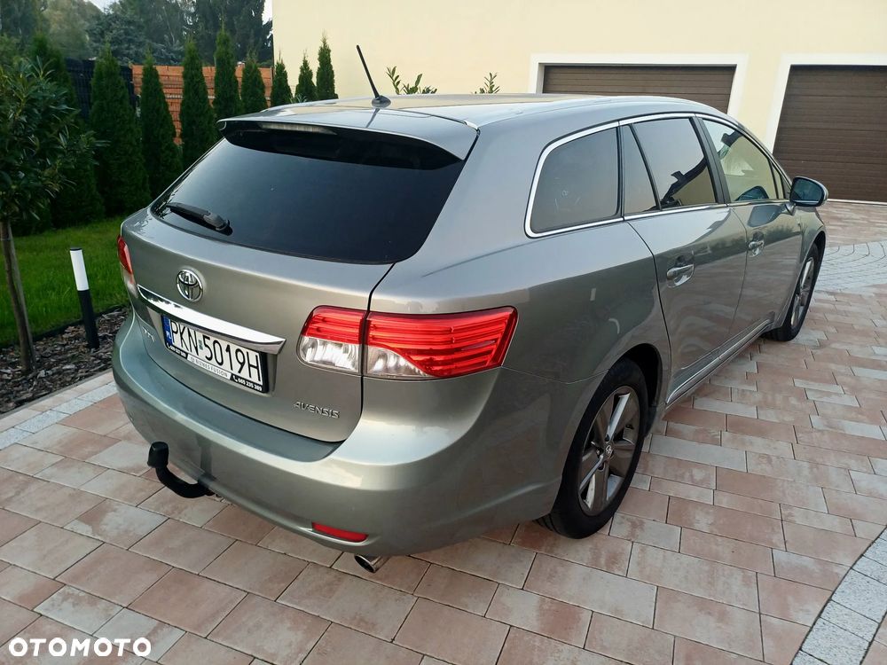 Toyota Avensis 2.0 Executive - 9