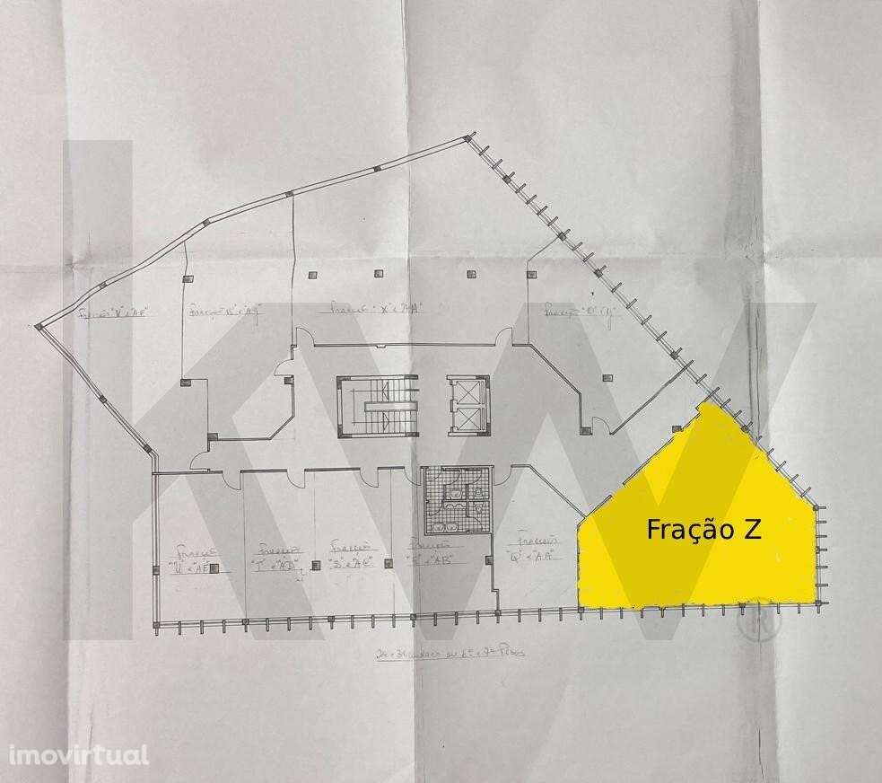 Loja para comércio e serviços com potencial para habitação/ arrendamen - Grande imagem: 2/12