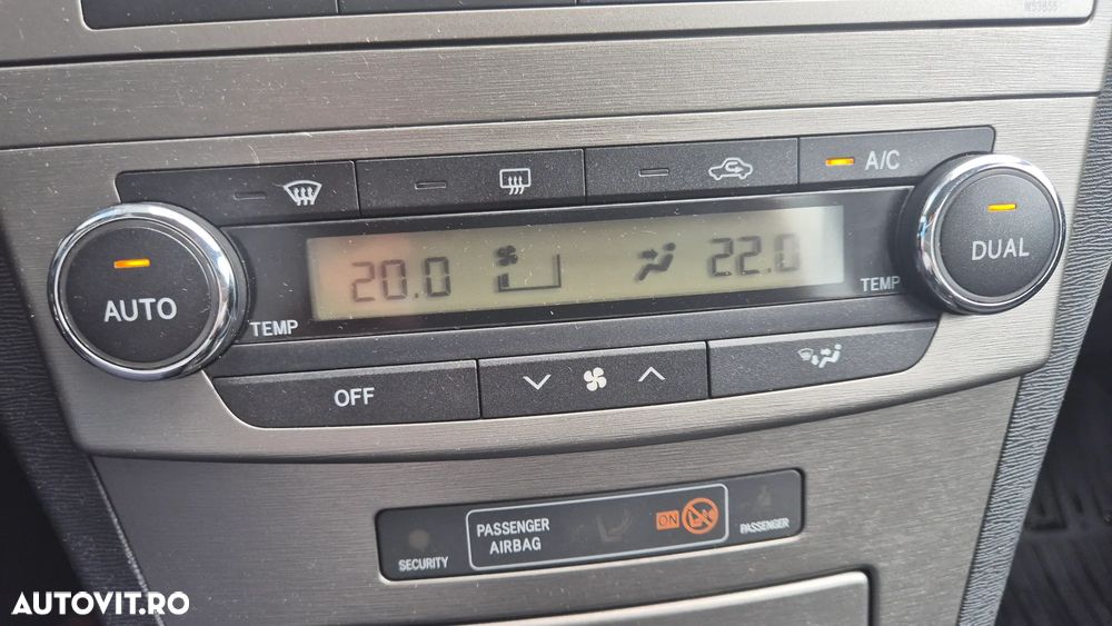 Toyota Avensis 2.0 D-4D Executive - 17