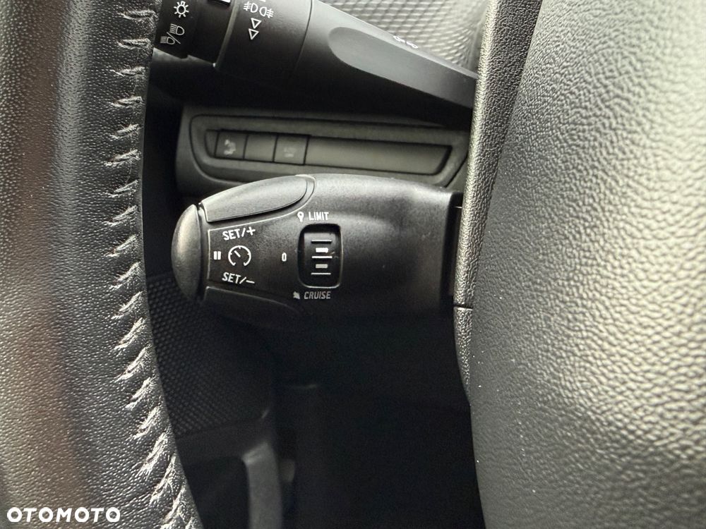 Peugeot 2008 BlueHDi 100 STOP & START Signature - 26