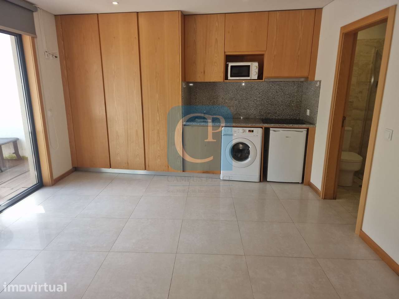 Apartamento T0 com varanda à Praça Flores, Porto - Grande imagem: 5/10