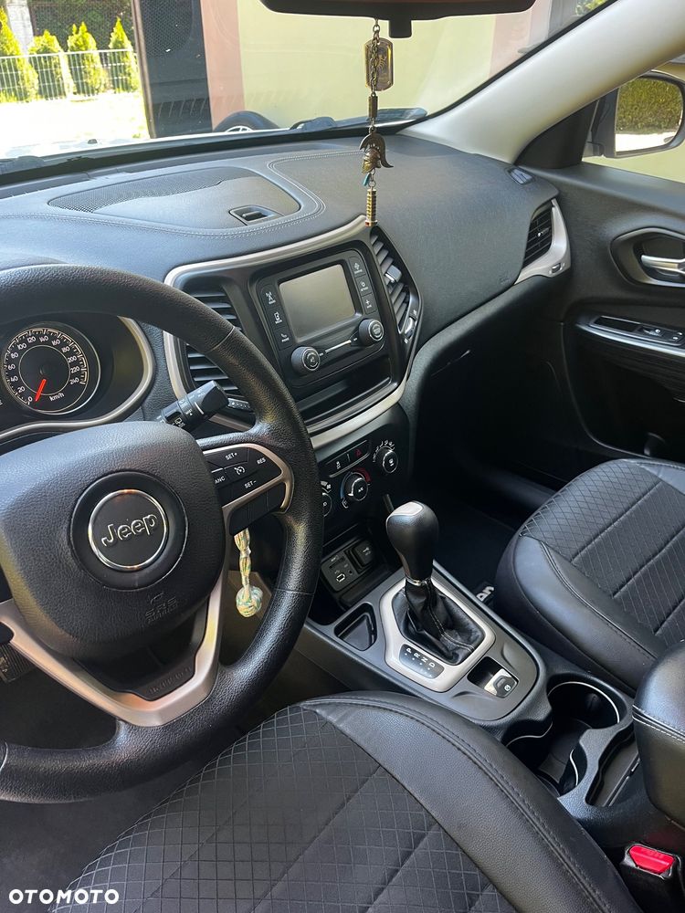 Jeep Cherokee - 18