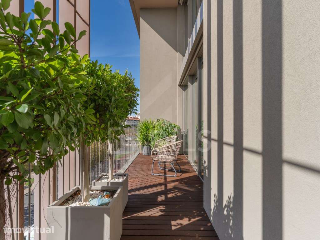 Apartamento T3 duplex em Cascais com rooftop e vista mar - Grande imagem: 5/37