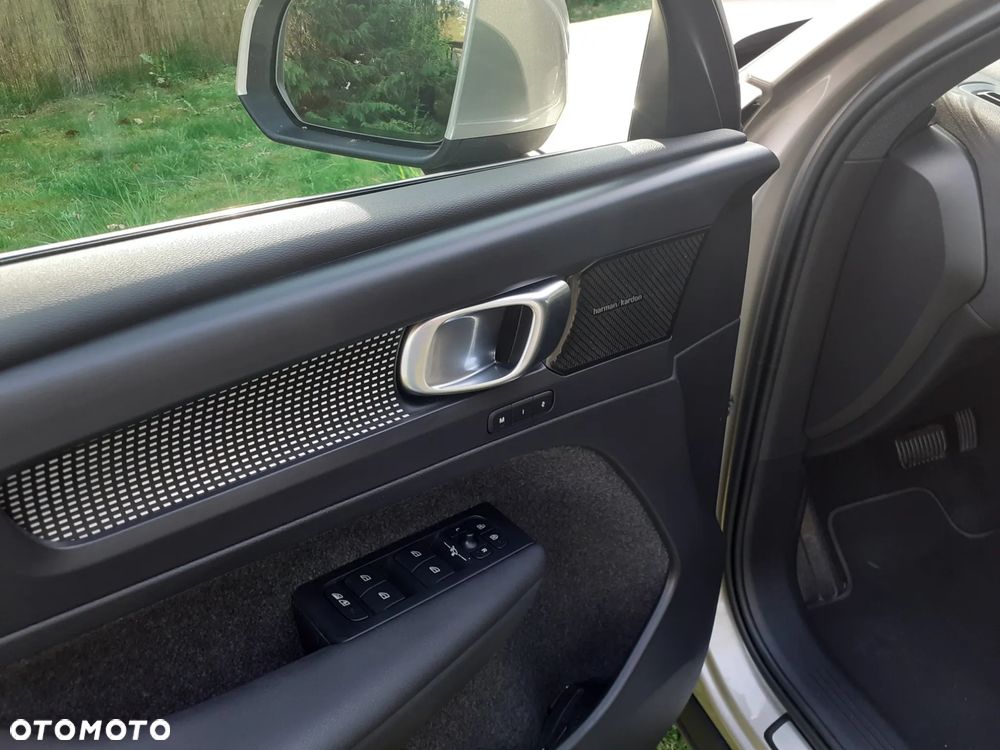 Volvo XC 40 B3 Plus Dark - 13