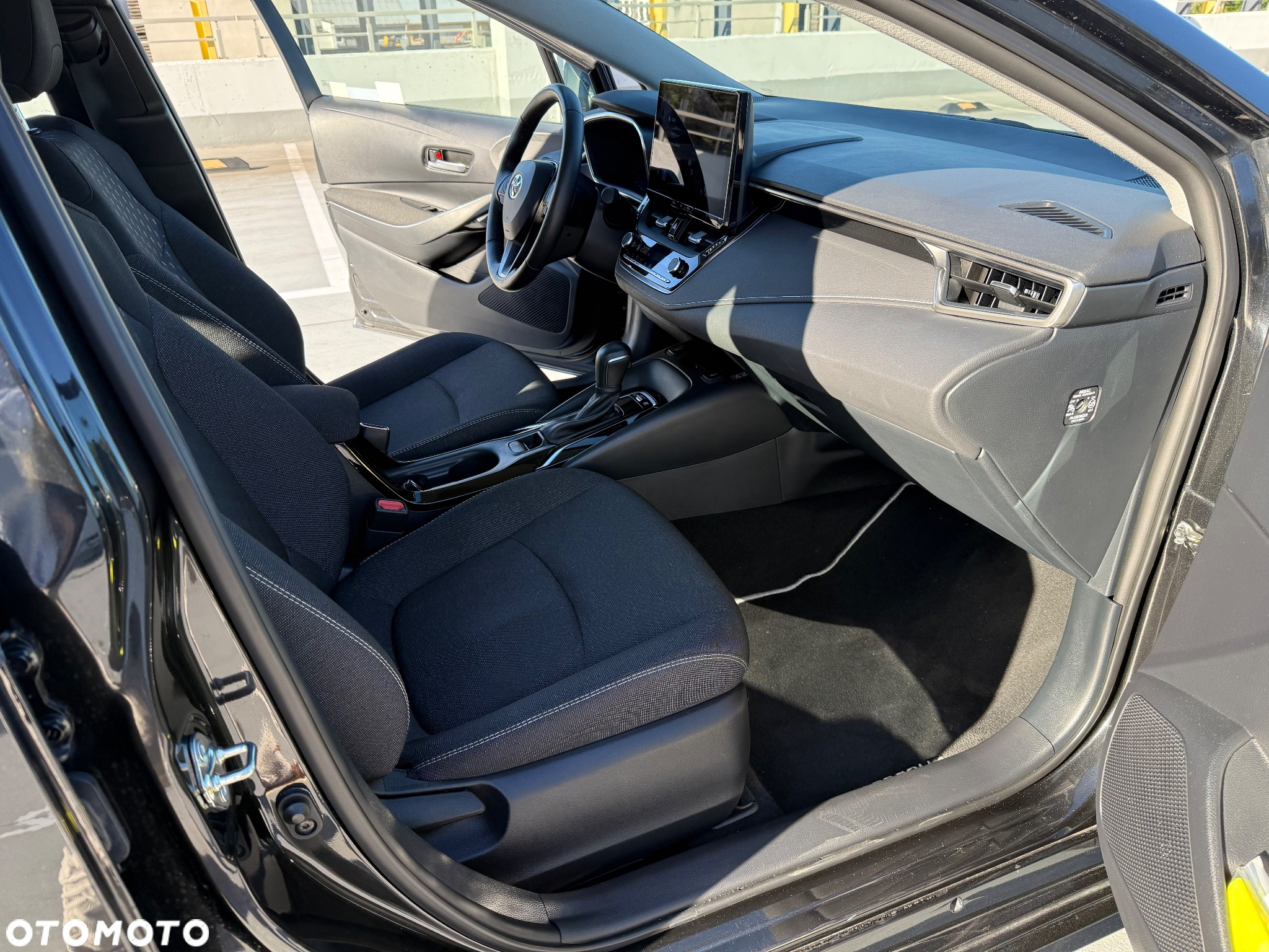 Toyota Corolla 1.8 Hybrid Comfort - 28