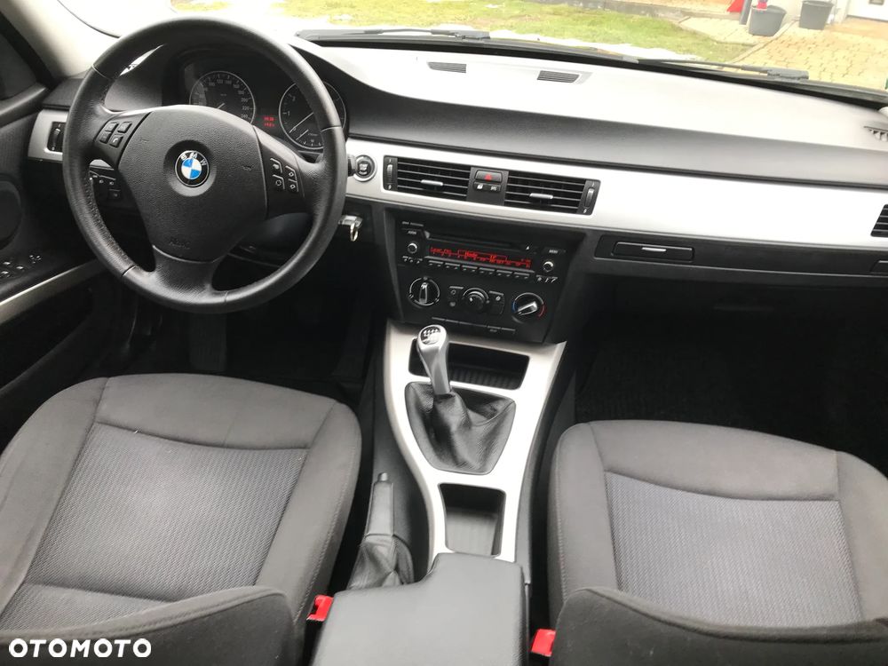 BMW Seria 3 318i - 9