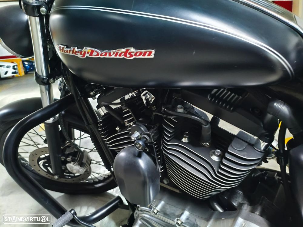 Harley-Davidson Sportster 1200 Custom - 5