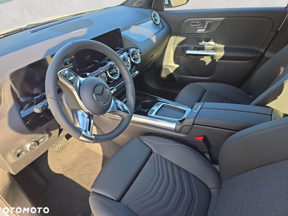 Mercedes-Benz EQA - 11