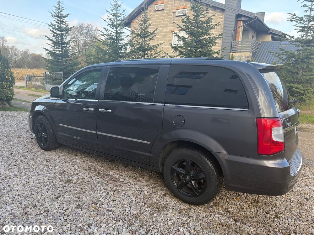 Lancia Voyager 2.8CRD Gold - 17