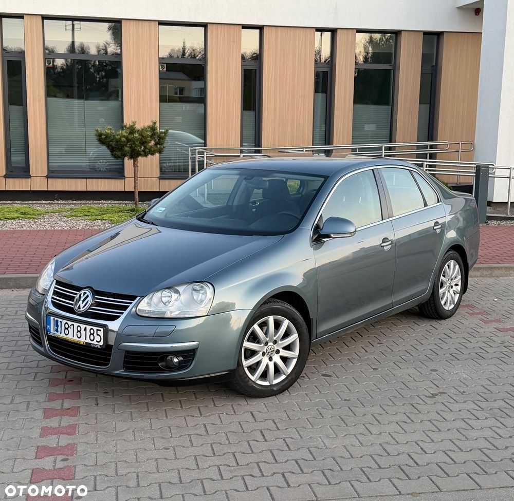 Volkswagen Jetta 1.6 FSI Comfortline - 19