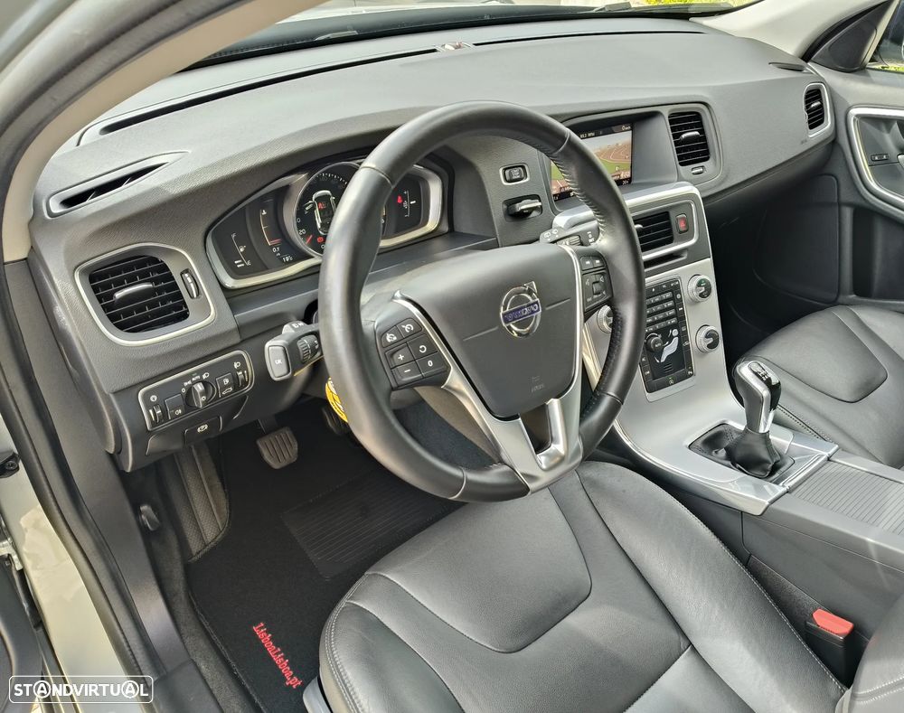 Volvo V60 Cross Country 2.0 D3 Momentum - 13