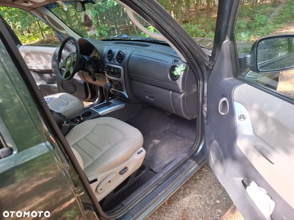 Jeep Liberty 3.7 4x4 - 10