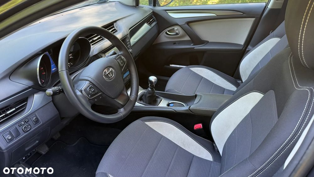 Toyota Avensis 1.8 Premium - 6