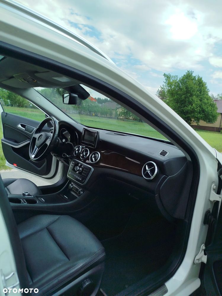 Mercedes-Benz GLA - 16